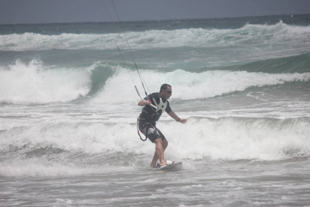  Kitesurfing 